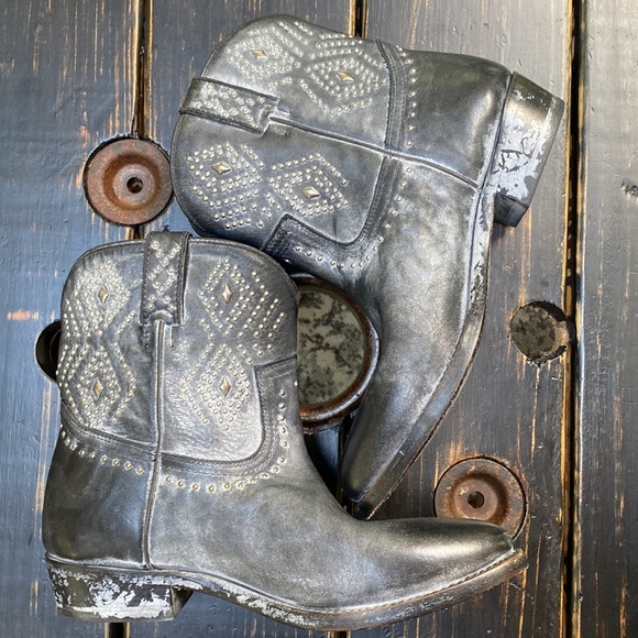 Frye Billy Stud Short Black Leather Boots Size 9 - Picture 3 of 17